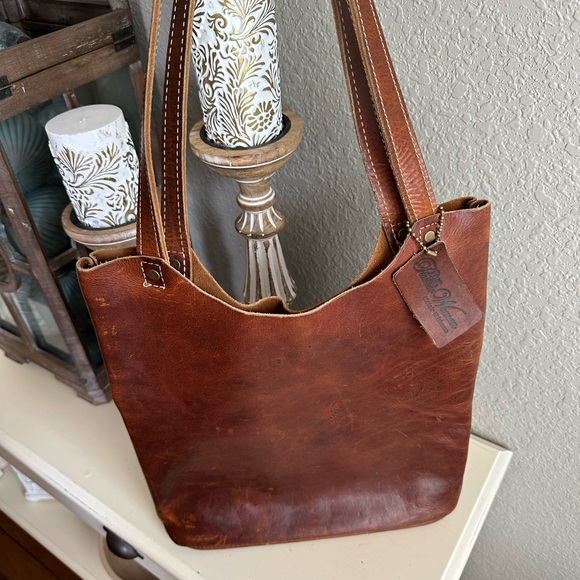The Pioneer Woman Handbags - Pioneer Woman leather tote